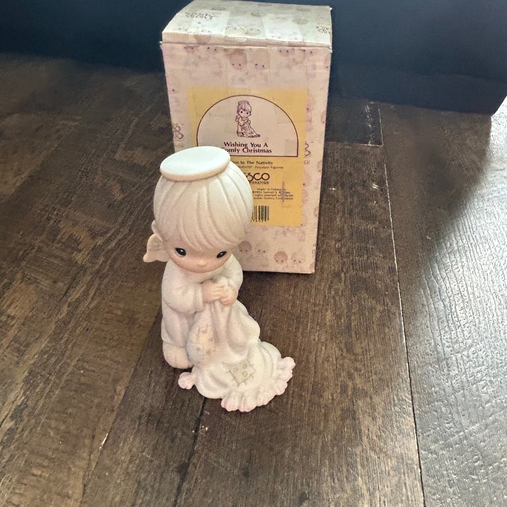 Precious Moments Wishing You A Comfy Christmas Angel Nativity Figure 527750 Box